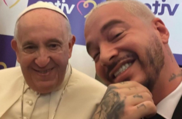 Balvin y papa Francisco