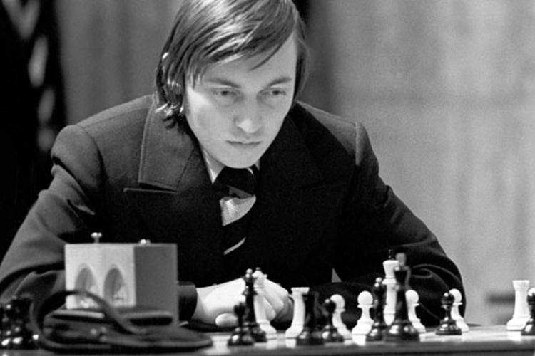 Kárpov: Excampeón mundial de ajedrez en estado de coma