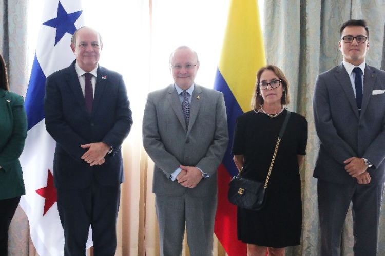 Embajador de Colombia en Panamá fue acusado de acoso sexual - Google
