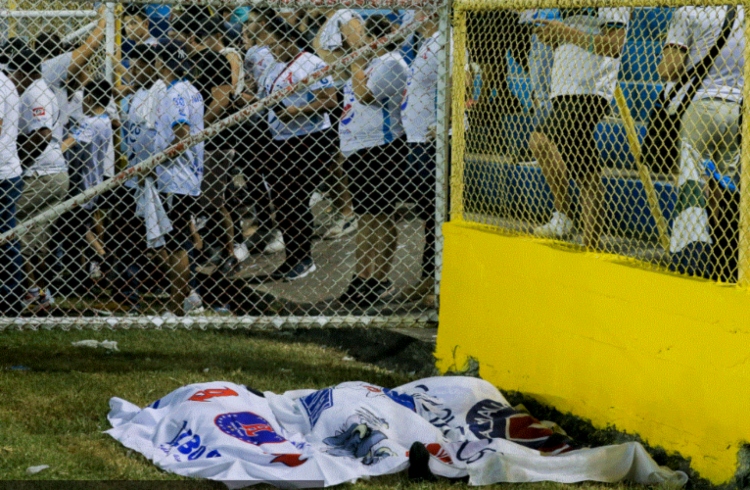 Ya son 12 los muertos tras estampida en un estadio de fútbol en El Salvador, twitter