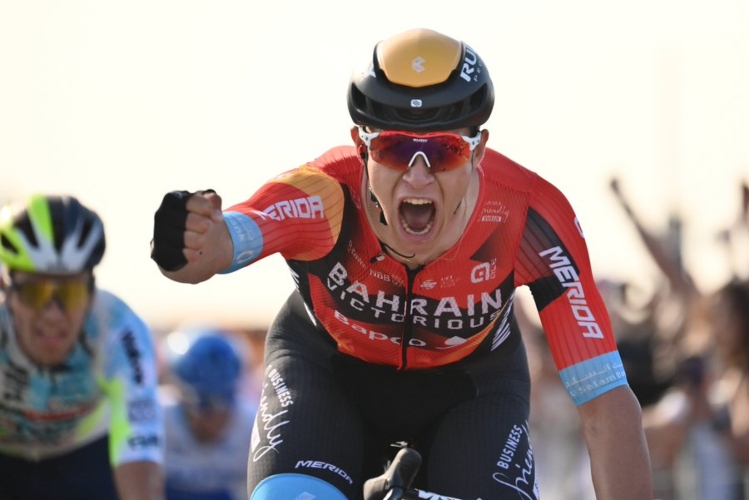 Jonathan Milan gana la segunda etapa del Giro de Italia: Fernando Gaviria