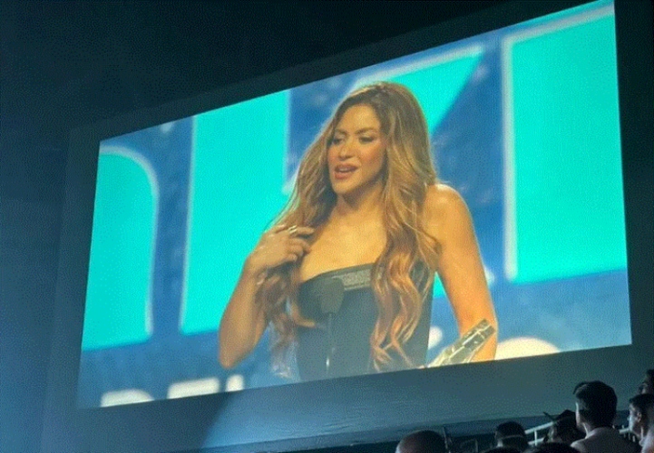 Shakira recibió el premio como 'Mujer del año' en los premios Mujeres Latinas de Billboard 2023.