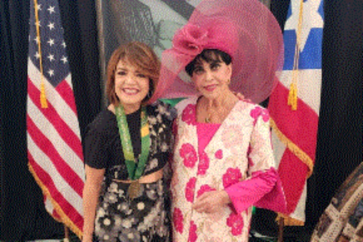Sonia Santiago y Carlota Alfaro, reciben reconocimiento en el Día del Diseñador de la Moda en P. Rico