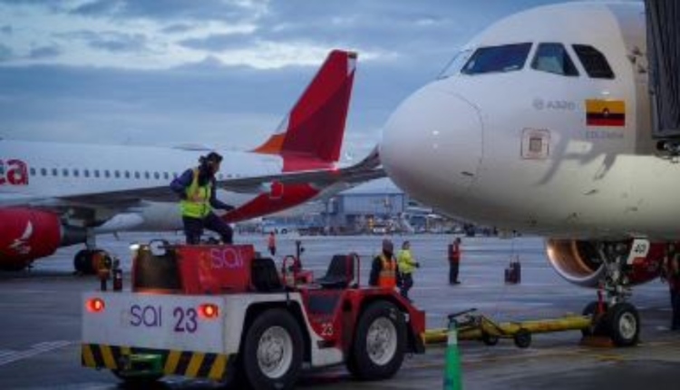 El vuelo AV 11 de Avianca, Madrid a Bogotá, tuvo que aterrizar de emergencia en Portugal.