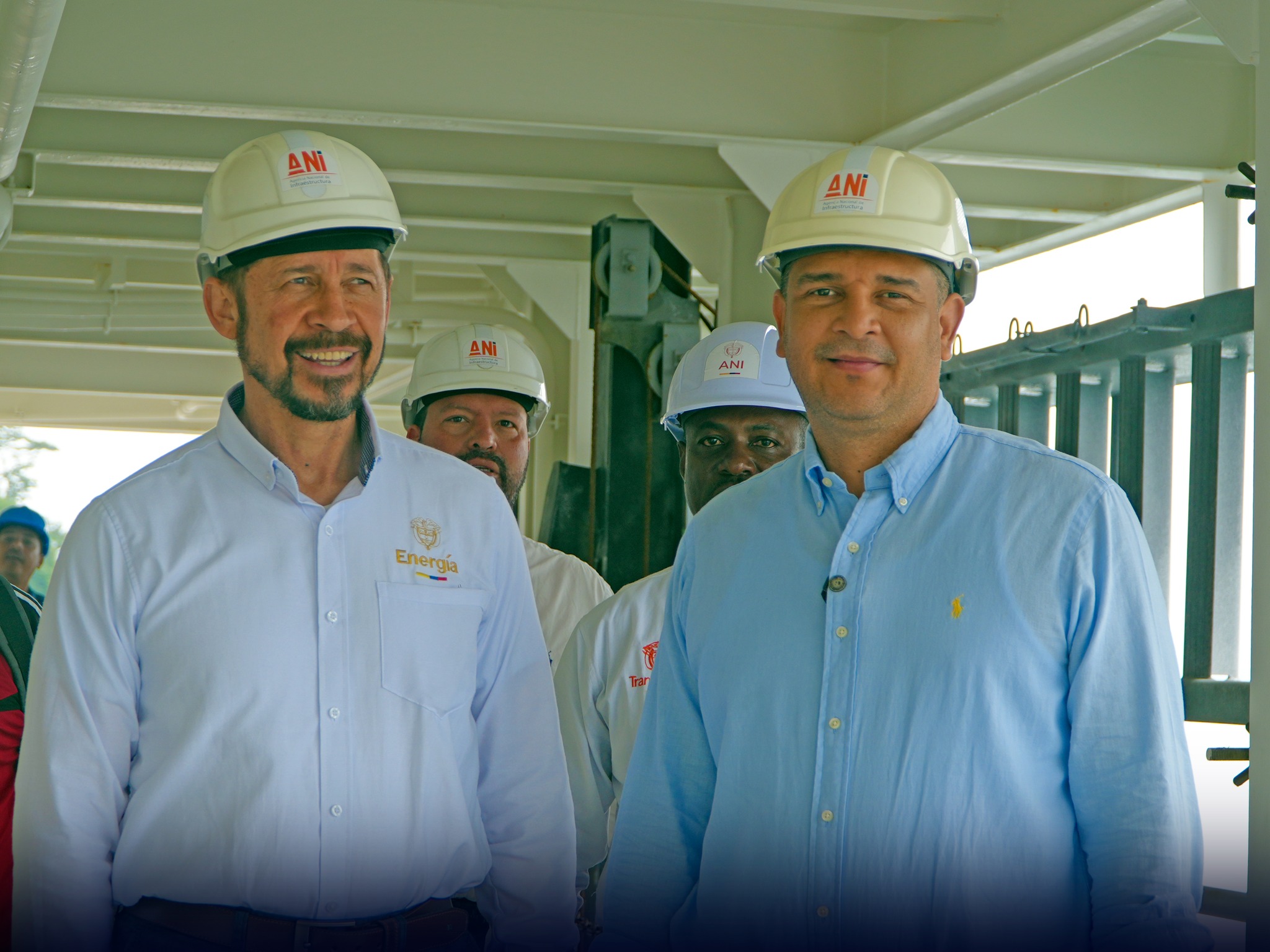 En la imagen, el alcalde Felix Henao junto a Julián Flórez Quiroga, director de Hidrocarburos del Ministerio de Minas y Energía.