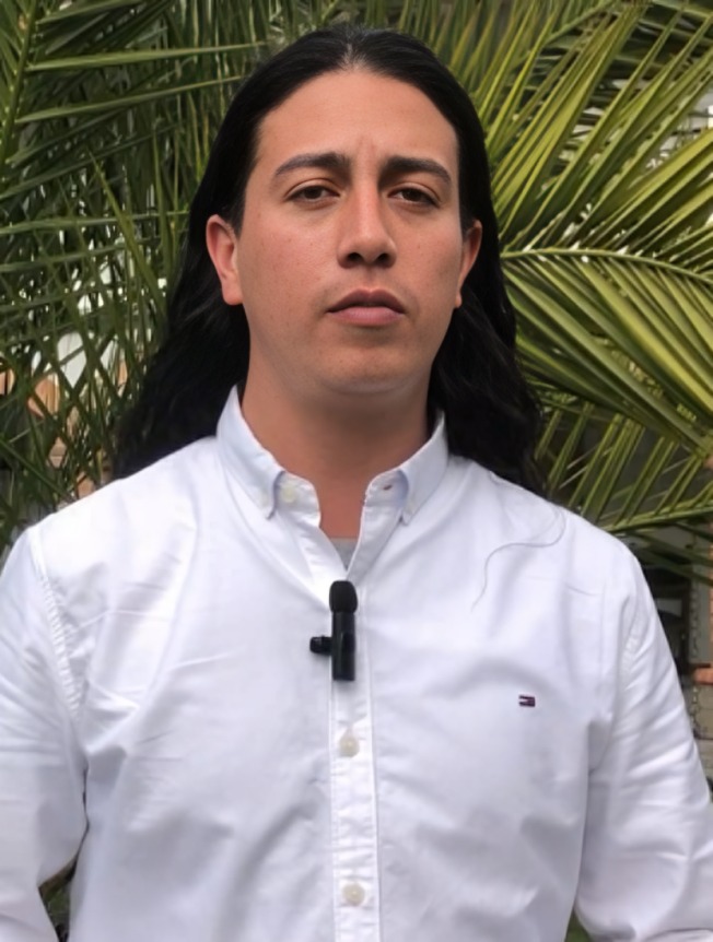 Andrés Luna, funcionario.