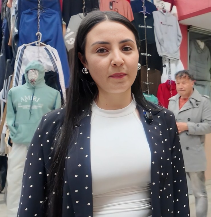 Lized López, secretaria.