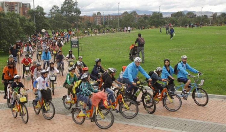 Bogotá impulsa la movilidad escolar con un impulso a los guías ciclistas