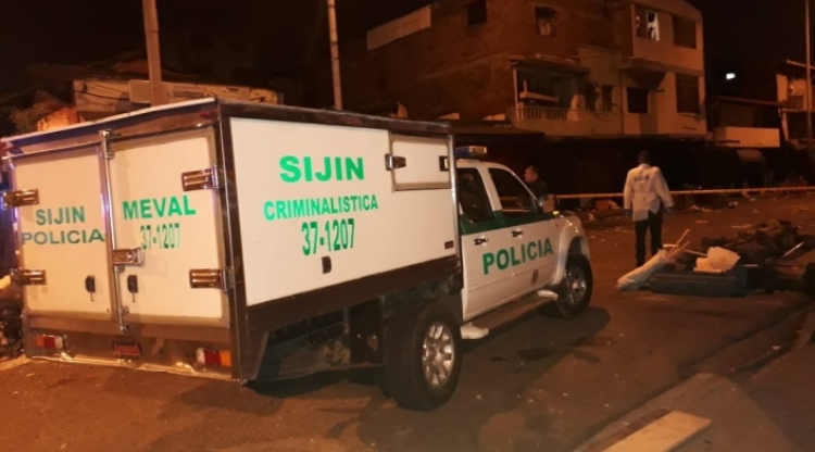 Muerte en la Vía Cordialidad_ Motociclista colisiona contra furgoneta