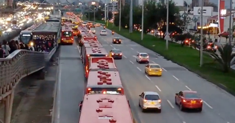 Una medida de restricción vehicular que busca mejorar la movilidad y la calidad del aire