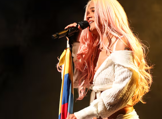 Los primeros espectadores en llegar han comenzado a corear el nombre de la colombiana,