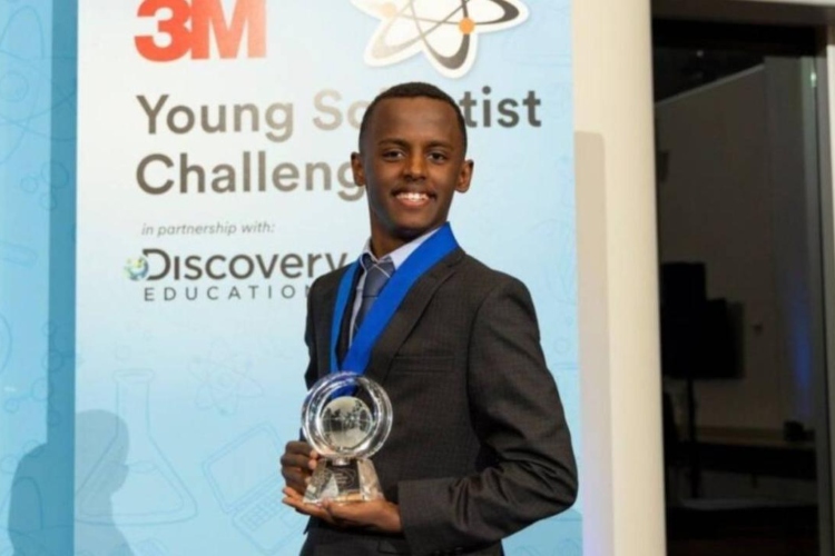 Adolescente crea jabón económico que previene el cáncer de piel