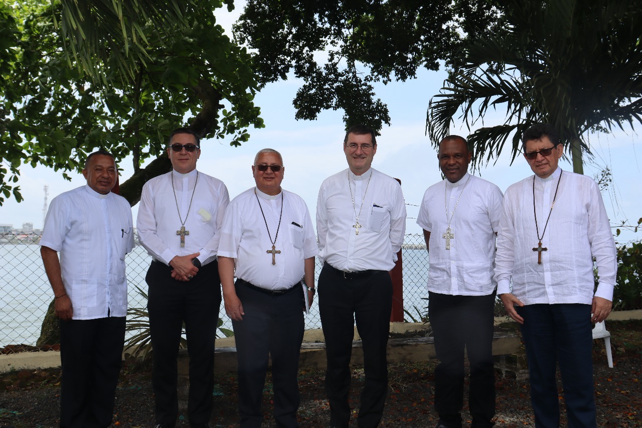 Fot1En la imagen, de izquierda a derecha: José Ricardo Cruel, Juan Carlos Cárdenas, José Saúl Grisales, Paolo Rudelli, Alfonso García y Omar Alberto Sánchez Cubillos.