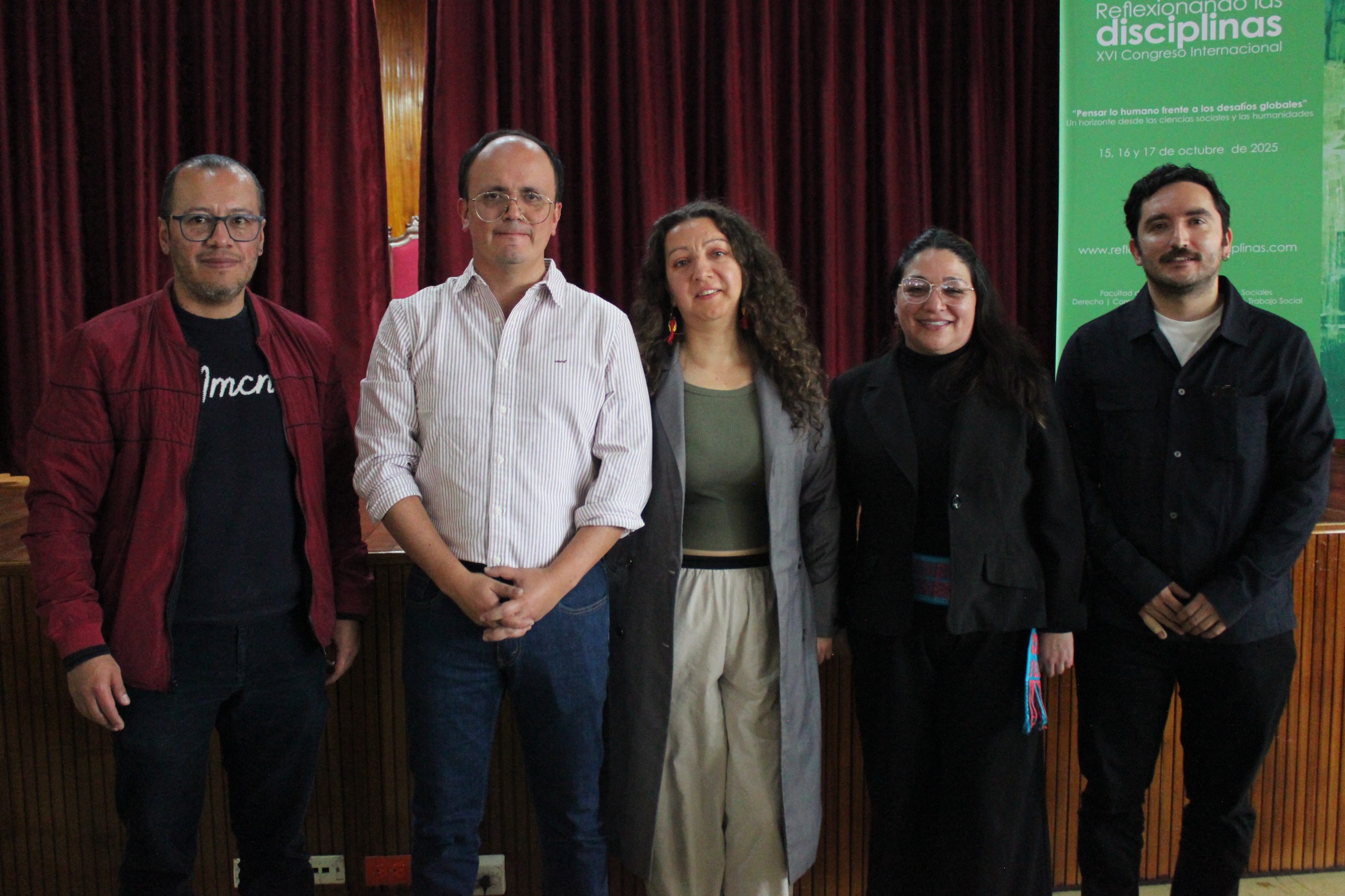 En la imagen aparecen: Jairo Pabón, Luis Díaz, Karol Luna, Ani Castillo y Javier Benavides, participantes del foro realizado en la ciudad de Pasto.