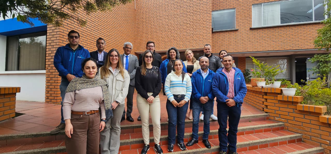 En la imagen se encuentran Mabel Pérez, Óscar Pantoja, Alina Ocaña, Dany Escobar, Víctor Pantoja, Vanesa Córdoba, Juan Fajardo, Andrea Urbano, Silvana Córdoba, Eduardo Rosero, Cristian Tabares, entre otros.