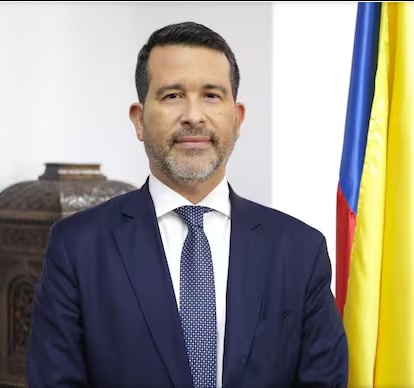 Luis Llinás, director.