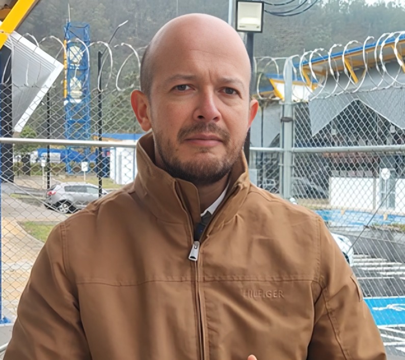 Jorge Tovar, profesional.