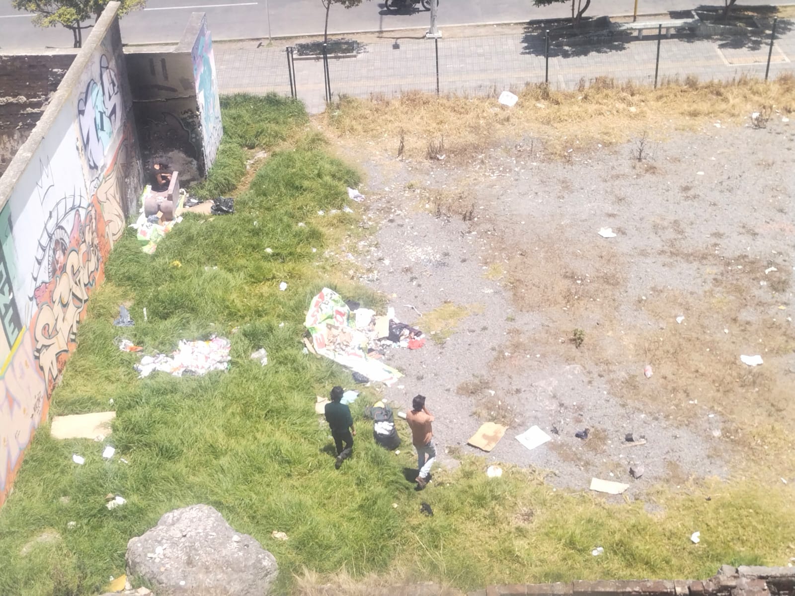 Comunidad del parque Rumipamba exige acciones frente a ocupación ilegal de predio municipal. Denuncian negligencia en predio que se convirtió en foco de delincuencia.