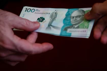 Aumento del salario mínimo y el dólar serán claves para que los bancos reduzcan o no los intereses de los créditos