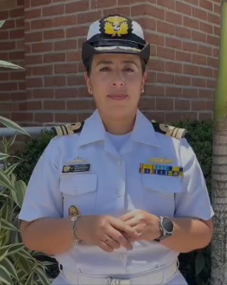 Gina Hernández, capitán.