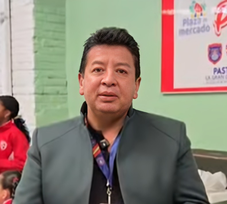 Giovanny Patiño, funcionario.