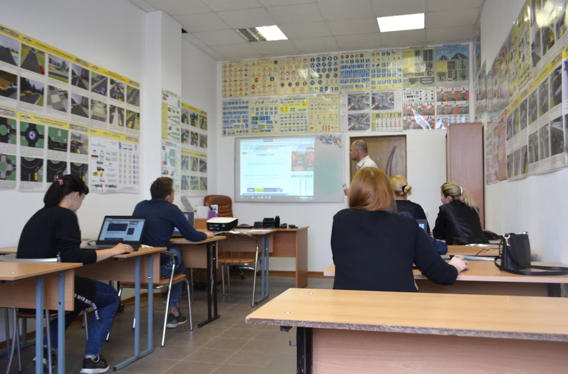 INNOVACIÓN PEDAGÓGICA EN COLOMBIA: CÓMO EL DESIGN THINKING Y LA EDUCACIÓN 4.0 TRANSFORMAN EL APRENDIZAJE