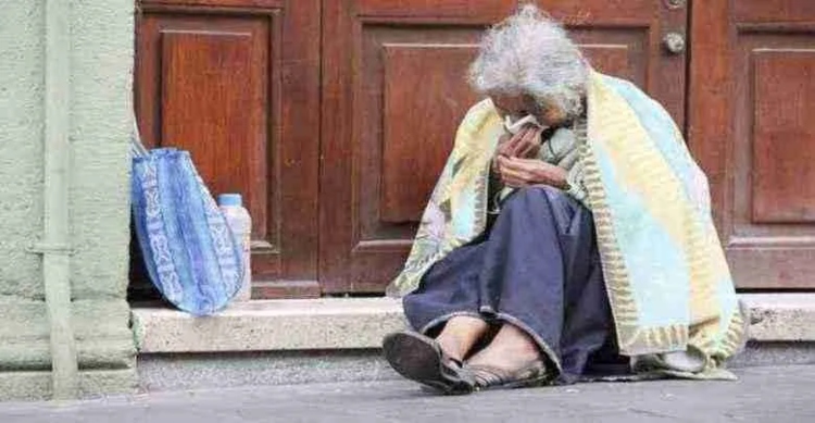 Indignación en Armenia_ Una mujer de la tercera edad fue abandonada en plena vía pública