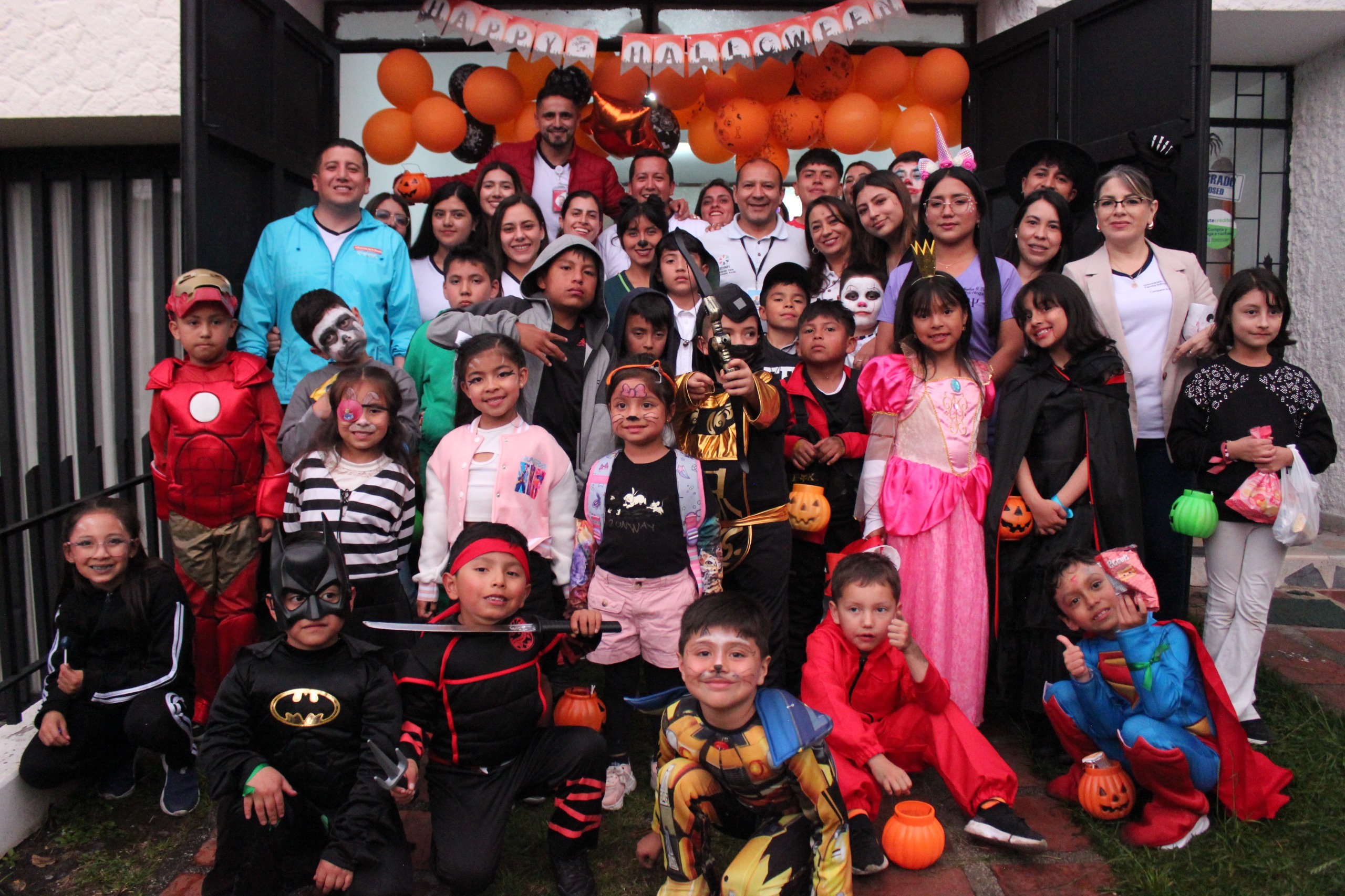 En la imagen aparecen Sofía Reyes, Tomás Quiñonez, Valentina Herrera, Ariana Taimbu, Matías Ibarra, Carlos Hernández, Matías Andrade, Samuel Quintero, Taliana Sofía, Jerónimo Calvache, Ángel Franco, Julián Naranjo, Samuel Cortés, María Guerrero, Samuel Muñoz, Matías Ruiz, Samuel Narváez, Luis Ángel Díaz, Alejandro Chicaiza, Junior Caicedo, Alcira Martínez, William Arévalo, Cristian Dávila, Gabriela Melo, Luis Urbina, Juanita Portilla y Valentina Castro, participantes del ‘Día Dulce’ organizado por la fundación Edinfi.