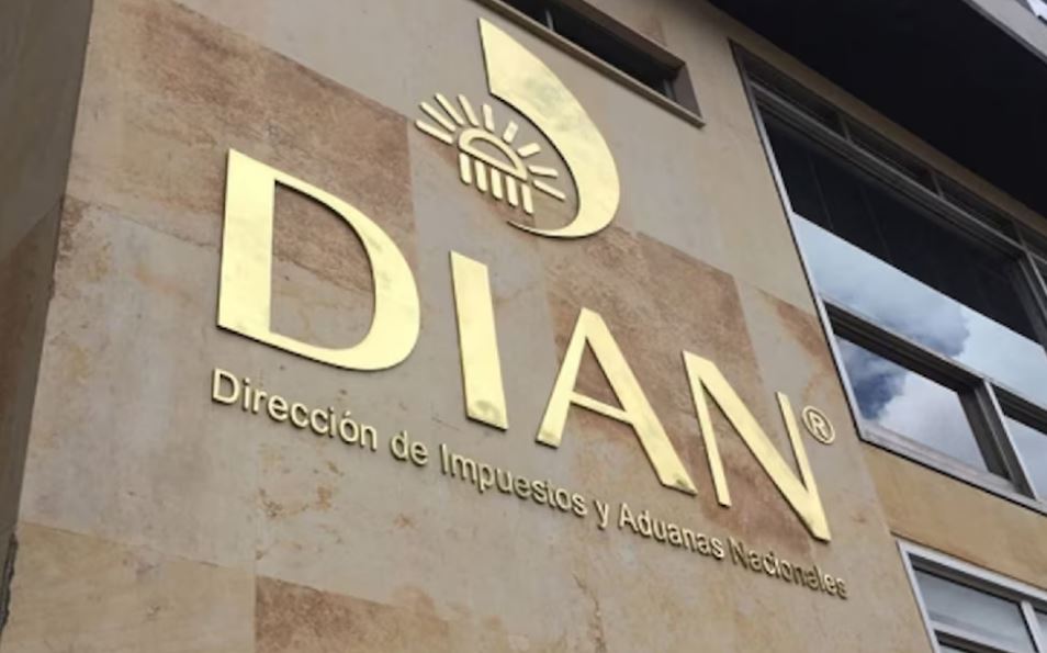 Falso funcionario estafa