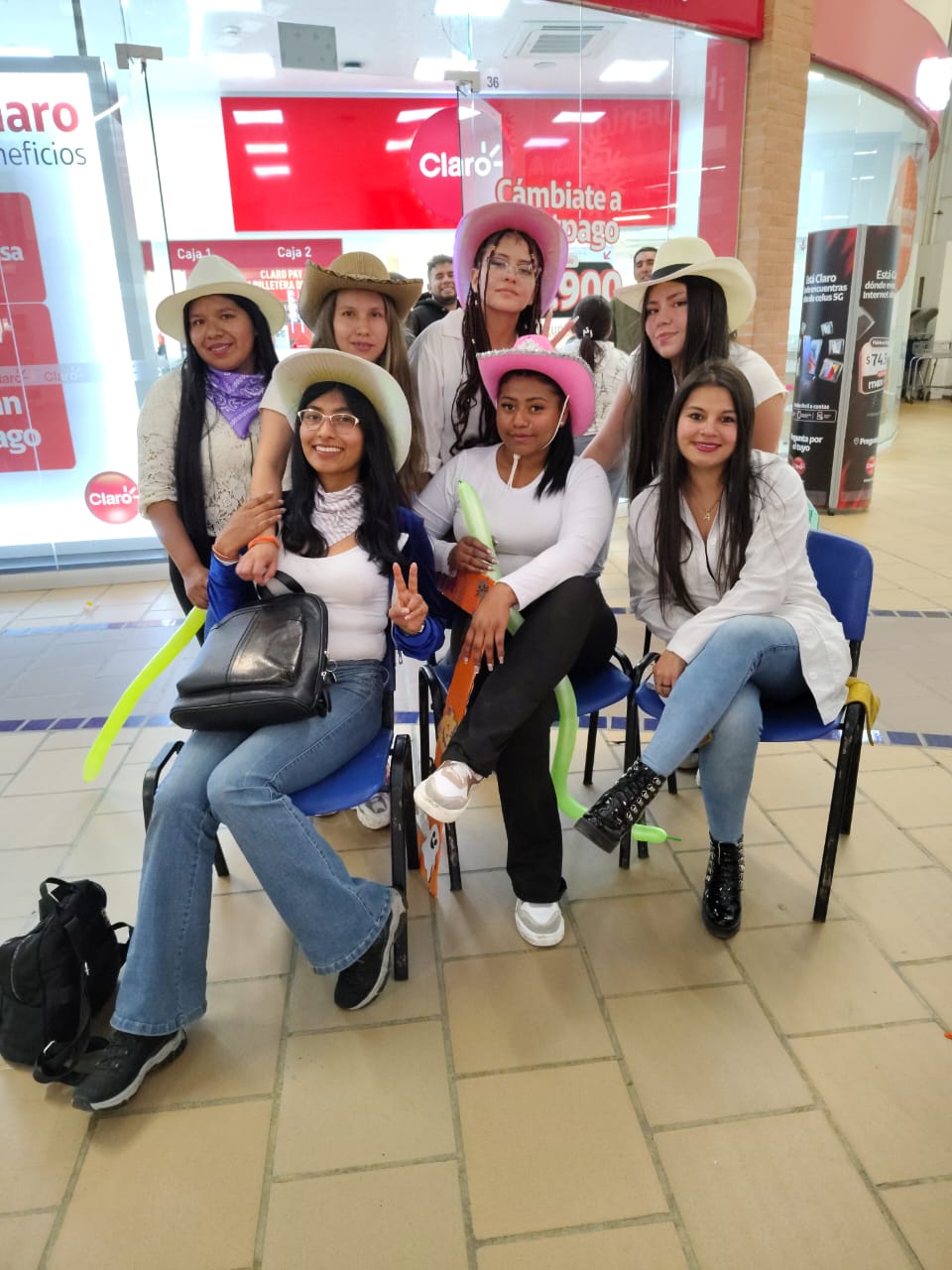 Estudiantes de enfermería llenan de magia y esperanza en Navidad