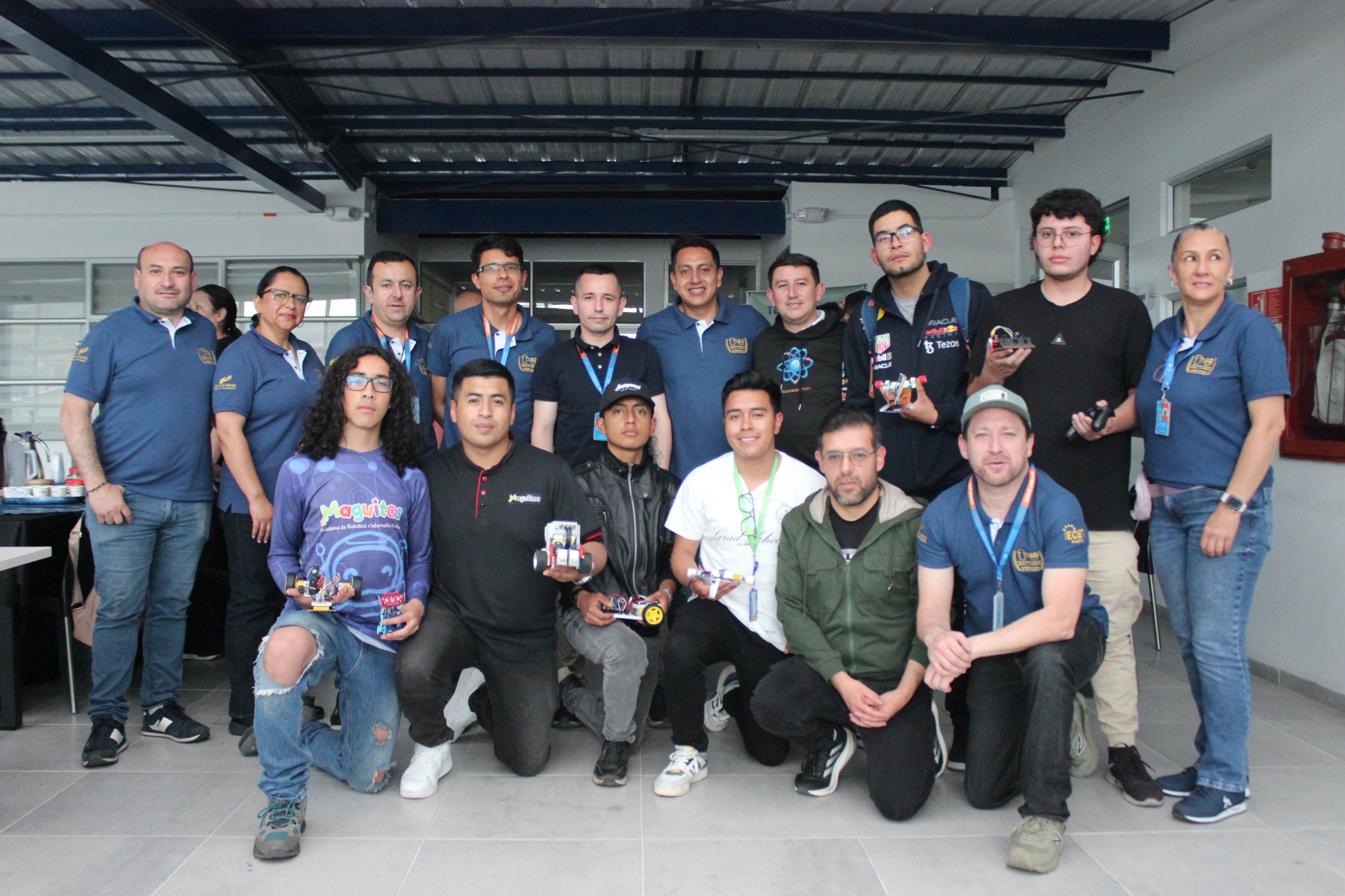 Participan de izquierda a derecha Gabriel Paz, Daniel Martínez, Luis Inguilan, Sebastián Jojorte, Andrés Escobar, Gabriel Obando, Edgar Enríquez, Adriana Aguirre, Edgar Dulce, Jhon Barco, Pablo Baca, José Calpa, William Cuevas, Jean Carlo Díaz, Ricardo Flores y Mery López.