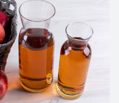 Cómo tomar el vinagre de manzana para mejorar la salud digestiva, según el doctor William Arias