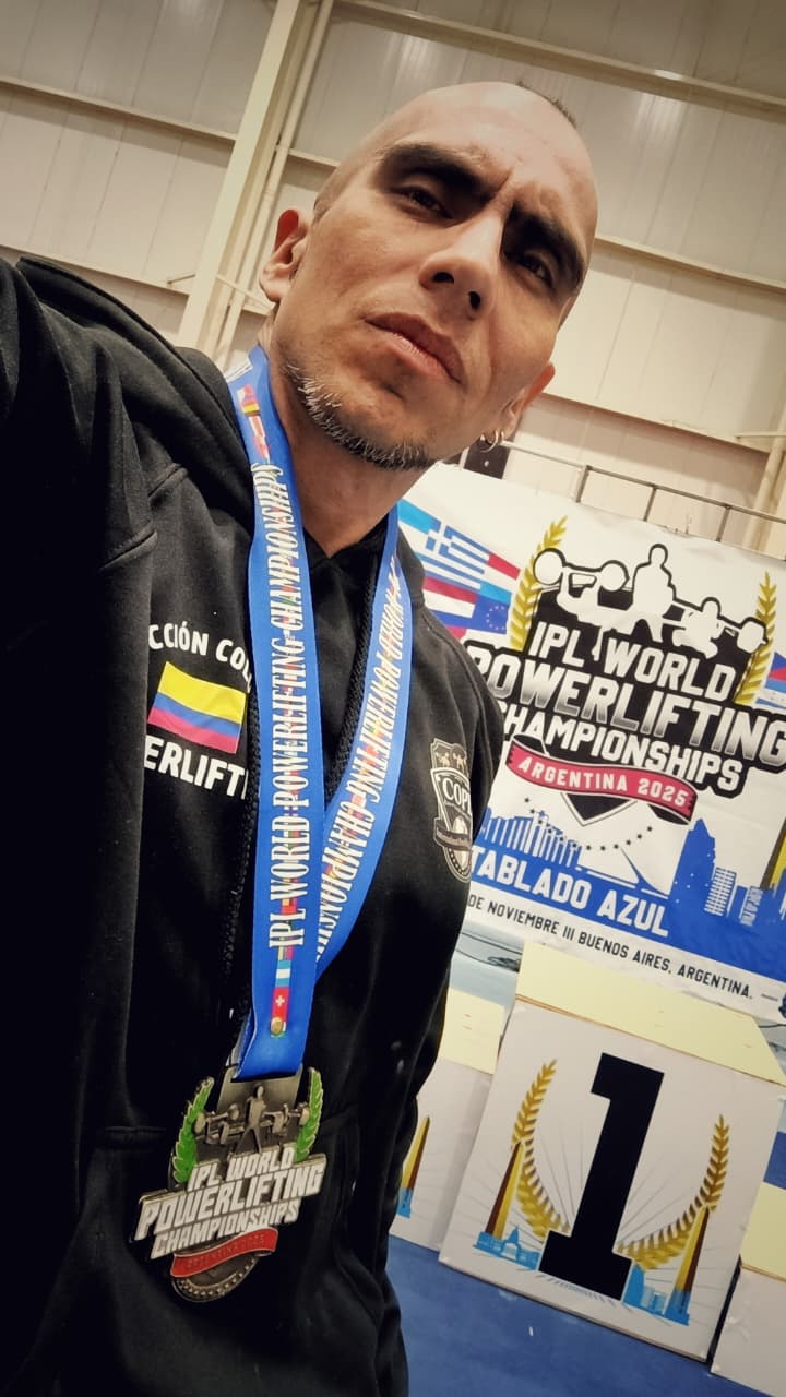 Darío Fernando Naspirán, campeón mundial de powerlifting, un triunfo construido con esfuerzo, disciplina y fe, orgullo de Nariño y Colombia.