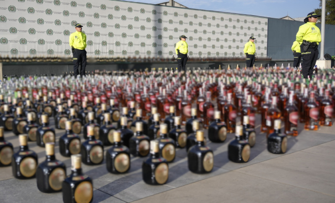 Golpe a la venta de licor adulterado y de contrabando: 4.077 unidades incautadas