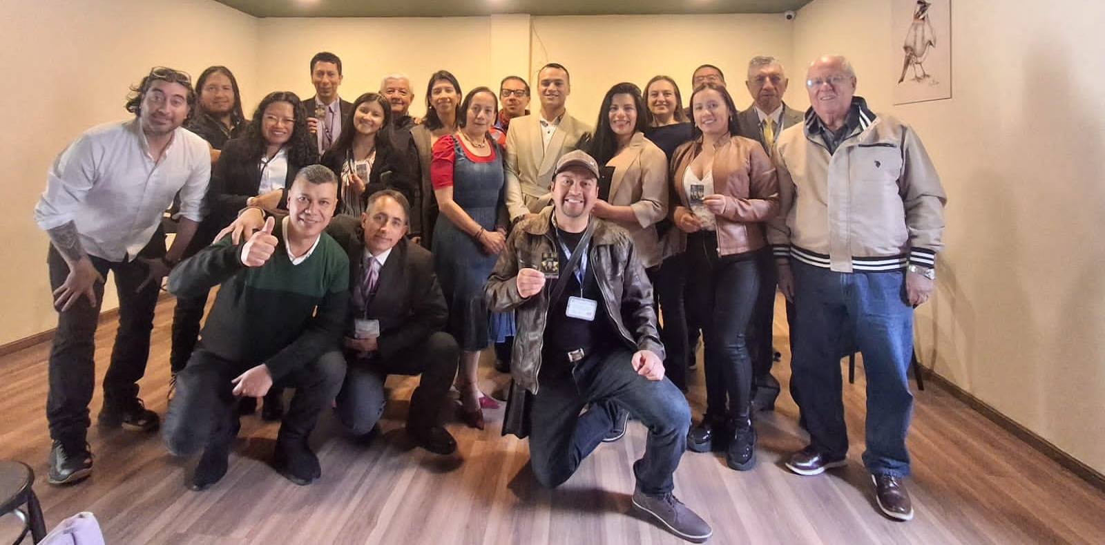 De izquierda a derecha Iván Mora, Ricardo Ortiz, Manuel Fernando Pinza, Emilio Jiménez, Edwin Narváez, Helena Hormaza, Darío Zamora, Ángela Pastaz, Leobar Ibarra, Sandra Lombana, Diana Villareal, Álvaro Moreno, Yeison Villamil, Paola Carolina Jojoa, Evelin Villota, Tania Timaná, Rodolfo Pantoja, Carlos Rosero y Jaime Aguirre.