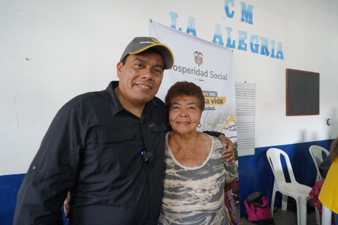 Mujeres y hombres mayores pasarán de recibir 80 a 230 mil pesos