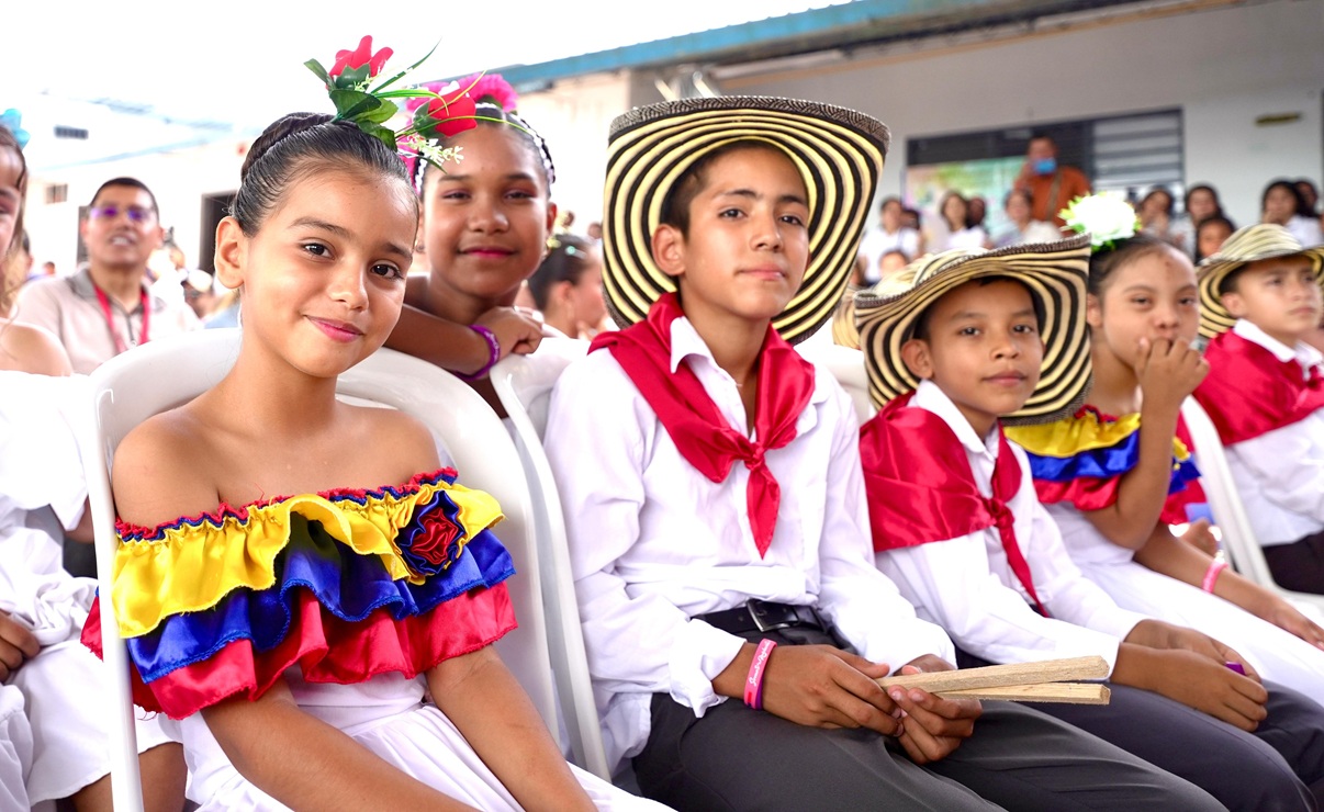 La Ruta del Amor por el Catatumbo llega con aulas, dotación de mobiliario escolar, dignificación docente y alimentación escolar