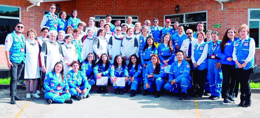 De izquierda a derecha: Esteban Delgado, Carmen Martínez, Tania Pantoja, Martha Patiño, Esperanza Vivanco, Nancy Gómez, Martha Castillo, Oscar Villota, Adriana Villota, Yomar Pérez, Belsy Salas, Carmen Rubio, Mariela Enríquez, Fanny Herrera, María Cadena, Edilma Palomares, Nubya Quintero, Carlos Hache, Camilo Flórez, Diego Gavilanes, Carlos Navarro, Andrés Mora, María Botero, Catalina Salas, Valentina Rosero, Marcela Díaz, Tulia Caicedo, Iván Mora, Daniela Hidalgo y Patricia Mazuera.