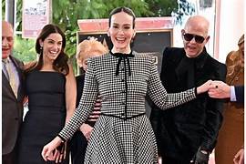 Sarah Paulson recibió estrella en Hollywood