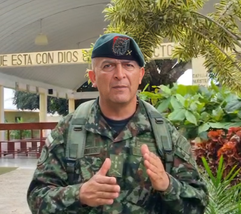 William Morales, comandante.