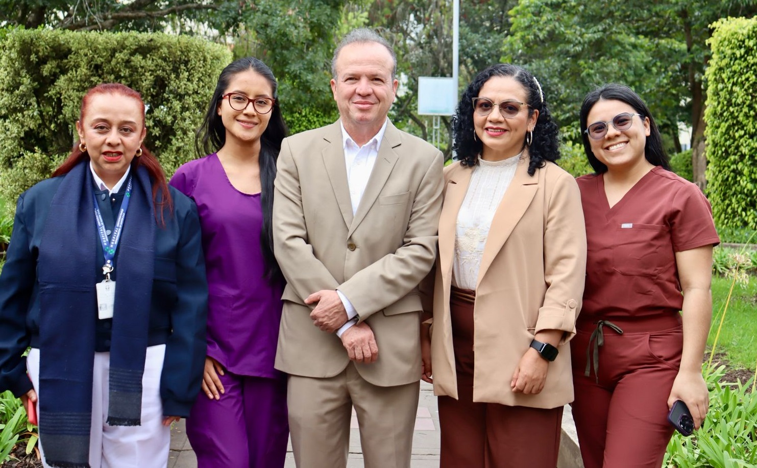 En la imagen, de izquierda a derecha: Jefe Nancy Carlosama, Dra. Linna Colomba, gerente Antonio Veira, Dra. Alejandra Arteaga y Dra. Paola Fonseca.