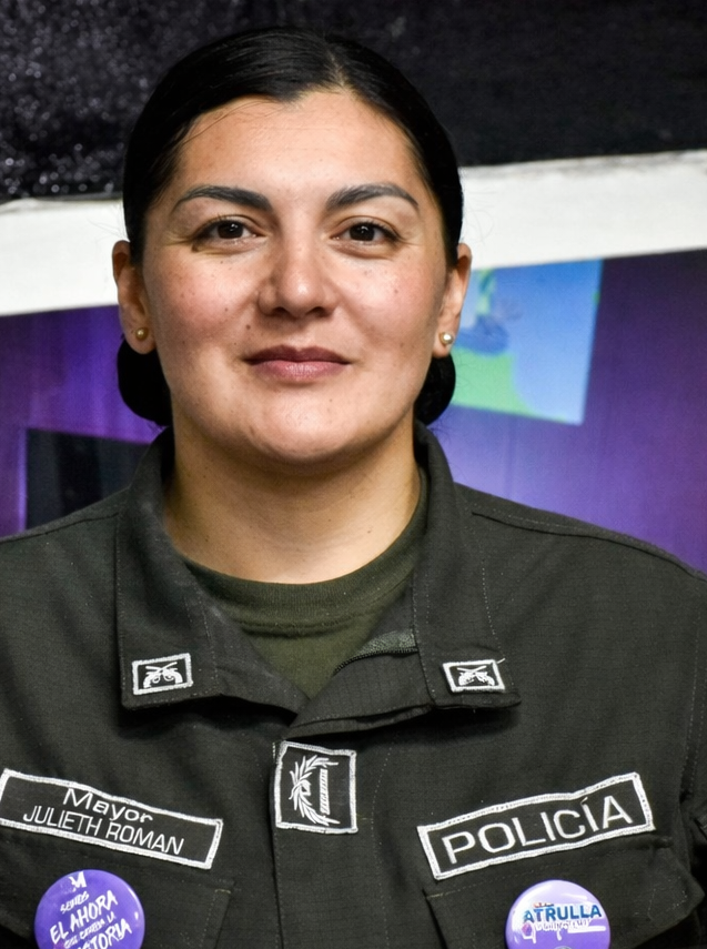 Julieth Román, mayor.