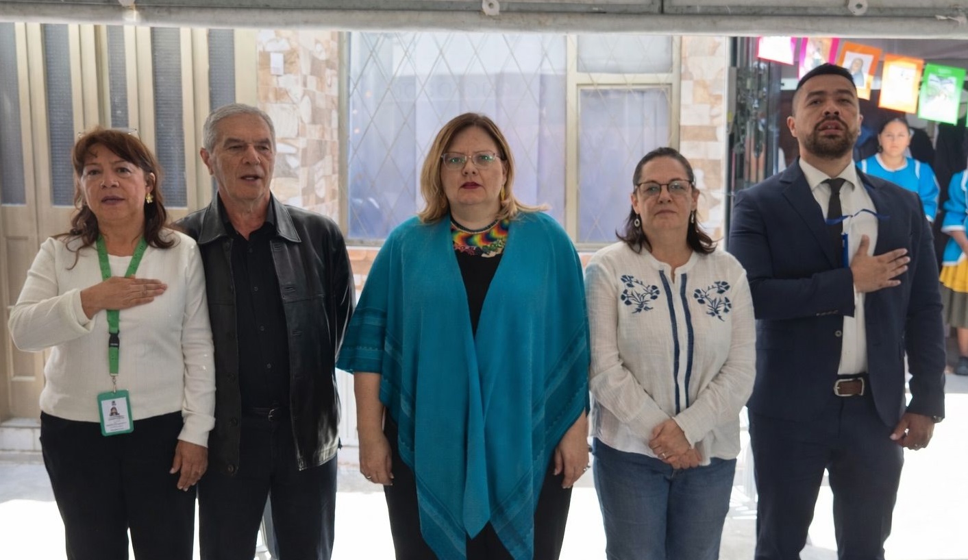 En la imagen, de izquierda a derecha: Yovana Burbano, directora regional (e) del ICBF; Santiago Mora, asesor de la Alcaldía de Pasto; Astrid Cáceres, directora nacional del ICBF; Mónica Roa Rojas, asesora nacional del ICBF; y Yohan Muñoz, directivo de la Fundación H2O.