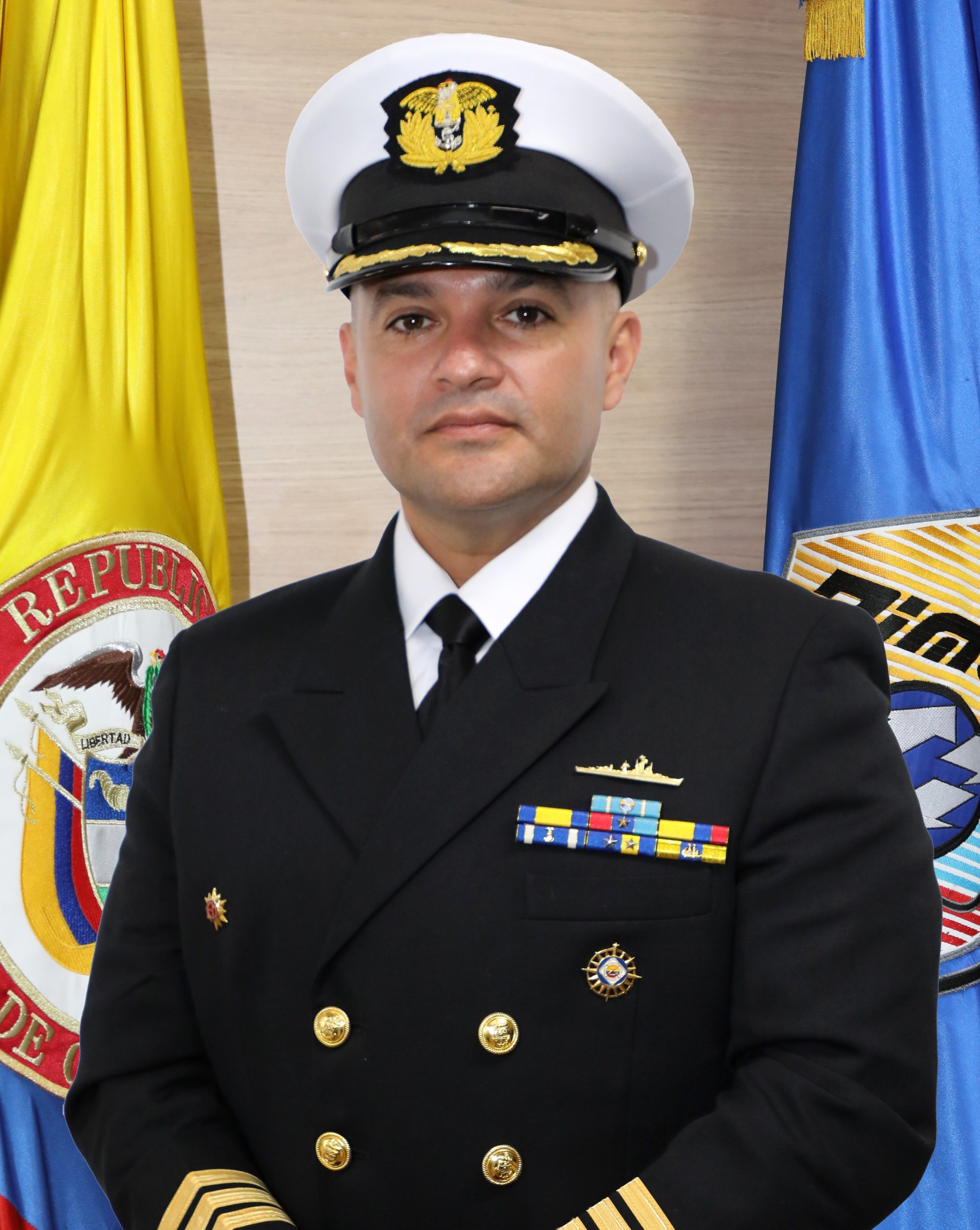 Julián Salgado, capitán.