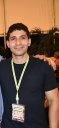 El trabajo científico en Colombia continúa creciendo gracias a investigadores que dedican su carrera al estudio de enfermedades y al desarrollo de nuevas soluciones biotecnológicas. Uno de esos profesionales es Juan Sebastián Quintero Barbosa, un biólogo colombiano especializado en virología y biología molecular que ha enfocado su investigación y desarrollo de posibles vacunas.