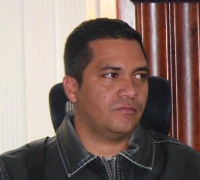 Ricardo Benavides, alcalde.