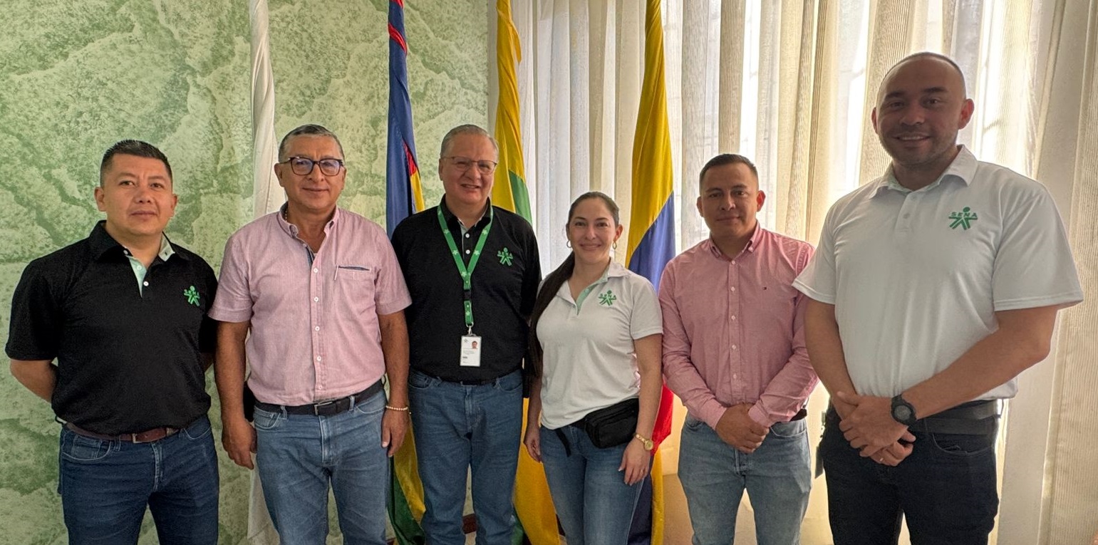 En la imagen, de izquierda a derecha, aparecen Iván Vela, William Andrade, Andrés Chamorro, Mary Rosero, José Muñoz y Andrés Suárez, quienes destacaron la articulación entre la Alcaldía de Samaniego y el SENA como una apuesta por el desarrollo social.