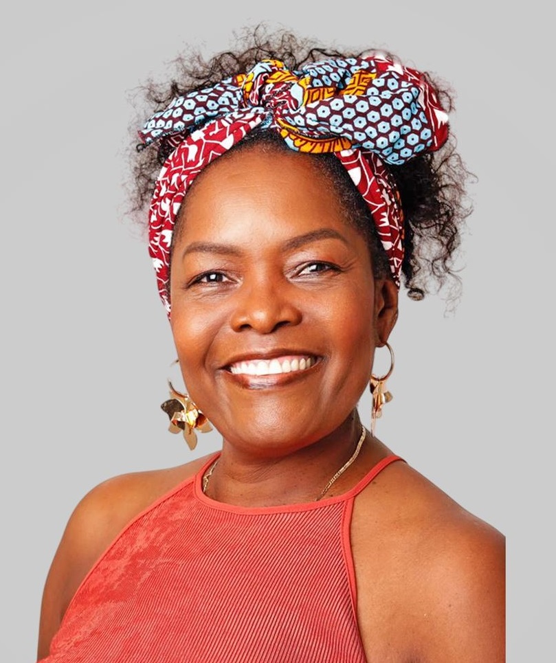 Silena Dájome, funcionaria.