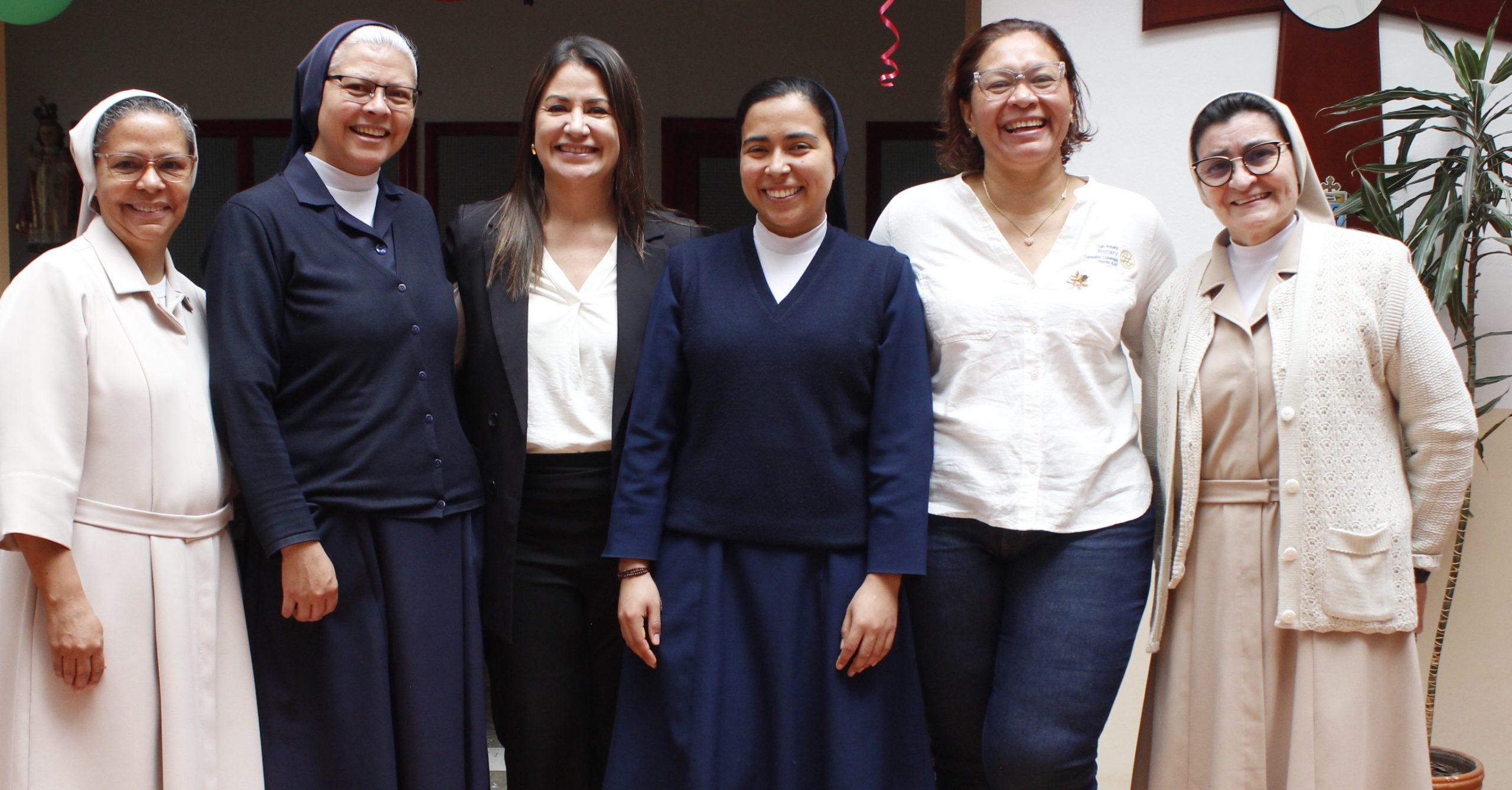 En la imagen aparecen Sor Estela Marchena, Sor Claudia Herrera, Magda Quiroz, Sor Daniela Rodríguez, Paola Navia y Sor Gloria Bedoya, quienes lideran una iniciativa de labor social en la ciudad de Pasto.