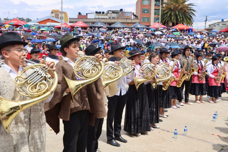Gobierno explica traslado de concurso de bandas